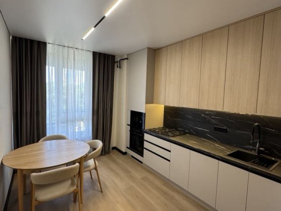 Продаж ЕЛІТНОЇ квартири в НОВОБУДОВІ (50 м²) р-н Майдану Чернівці