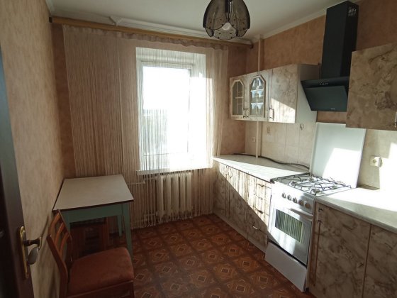 Продаж 1 кімн.кв.37/19/8,район Тяжилова 7/9ц.Ціна 52000 Дол. ,торг