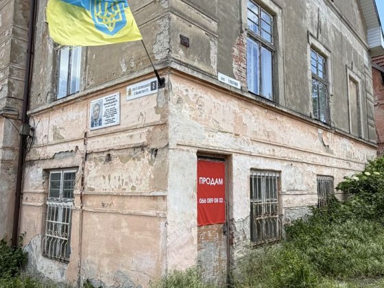 ТЕРМІНОВО ! 3 кімнатна вул. СУВОРОВА паркова зона під ремонт 65м2 Чернівці