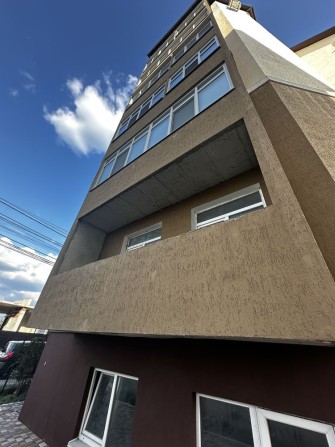 Продаж 2к квартири з частковим ремонтом - фото 1