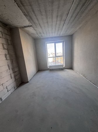 Продаж 1 кімнатної квартири 40 м2 в  зданому новому будинку - фото 1