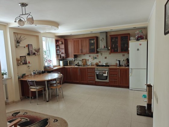 Продам 4-хкімнатну квартиру поруч з колибою на другому поверсі з автономним опаленням.. Александрия