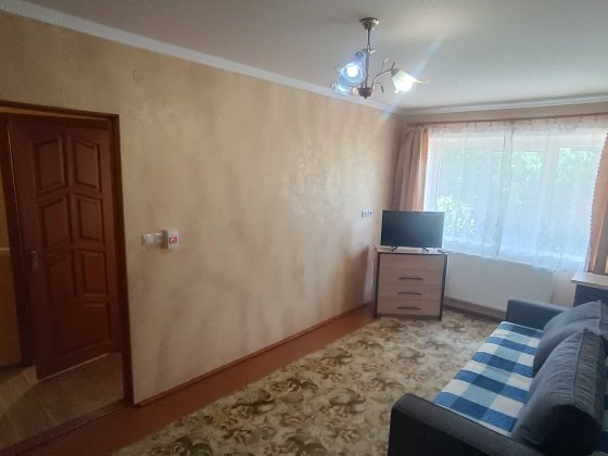 ПРОДАЖ ОДНОКІМНАТНОЇ КВАРТИРИ на 1 ПОВЕРСІ з євроремонтом у хорошому будинку з постійно діючим протя Берегово