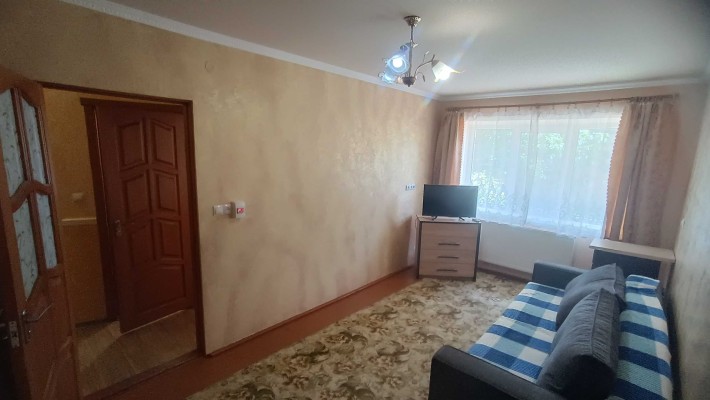 ПРОДАЖ ОДНОКІМНАТНОЇ КВАРТИРИ на 1 ПОВЕРСІ з євроремонтом у хорошому будинку з постійно діючим протя - фото 1