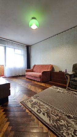 Продам 1- но кімнатну квартиру в центрі Боярки! Район Гімназії. - фото 1