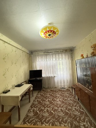 Продам 2-комнатную квартиру с раздельными комнатами - фото 1