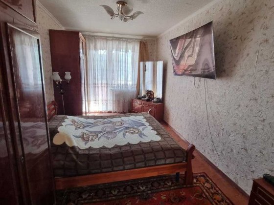 Продам власну 5-ти кімнатну квартиру на лівому березі м.Кам'янське 6 поверх 9 порхового будинку Каменское