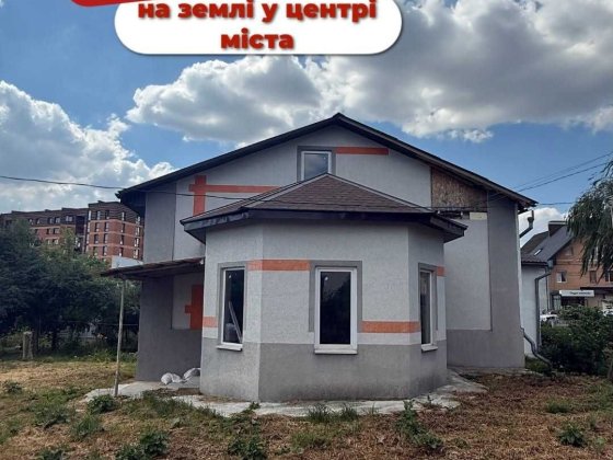 продаж 2 поверхової квартири у центрі міста Володимир