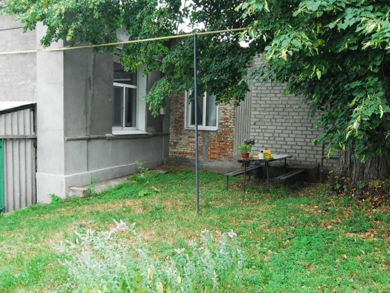 Продам квартиру  44 м2 з земельною ділянкою в смт Високий Высокий