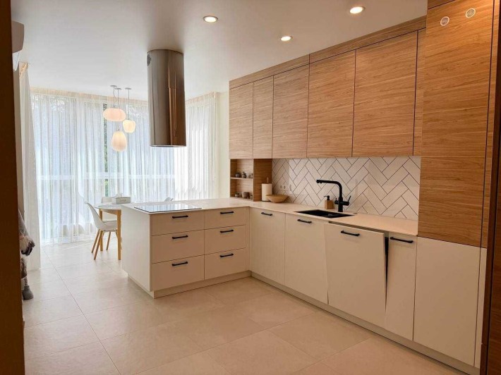 Продаж! Елітна 2к квартира 81.5 м² з дизайнерським ремонтом у ЖК «На Прорізній» Гостомель. Автономна - фото 1