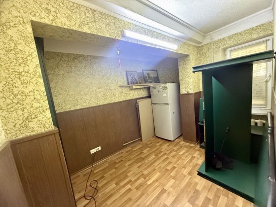 Продам 1 комнатную квартиру, можно под офис. А Кам'янське