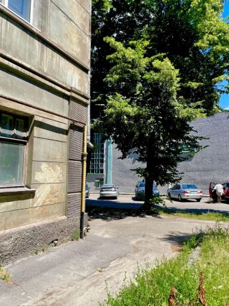 Продам 3 комнатную  квартиру ,сталинку. Центр.Бассейн! - фото 1