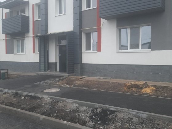 ВЛАСНИК!Продам  автономну  3 -к.квартиру зі свердловиною та опаленням. Дергачи