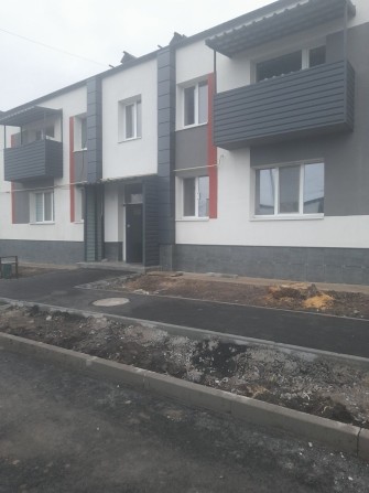 ВЛАСНИК!Продам  автономну  3 -к.квартиру зі свердловиною та опаленням. - фото 1