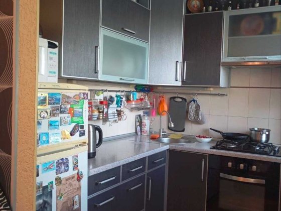 Продам класнючу, з сучасним ремонтом 3 кімнатну квартиру в Дергачах (р-н  старого газового хозяйства Дергачи