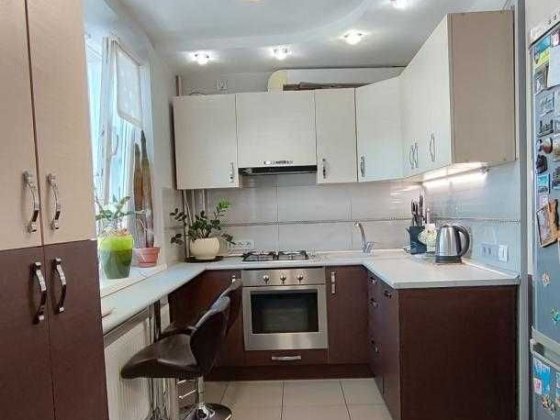 Нова пропозиція на ринку нерухомості! Продам 3 кімнатну квартиру в Дергачах з ремонтом та меблями. Дергачи