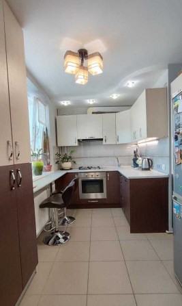 Нова пропозиція на ринку нерухомості! Продам 3 кімнатну квартиру в Дергачах з ремонтом та меблями. - фото 1