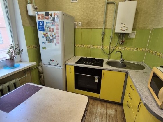 Продам 2-х сталинку с раздельными комнатами Кам'янське