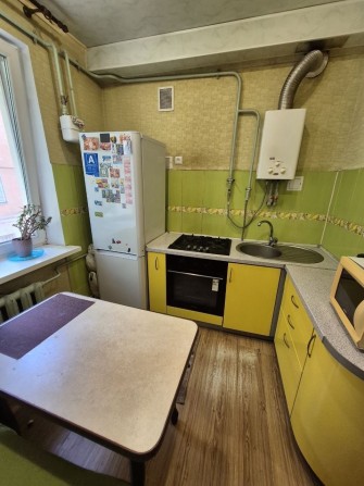 Продам 2-х сталинку с раздельными комнатами - фото 1