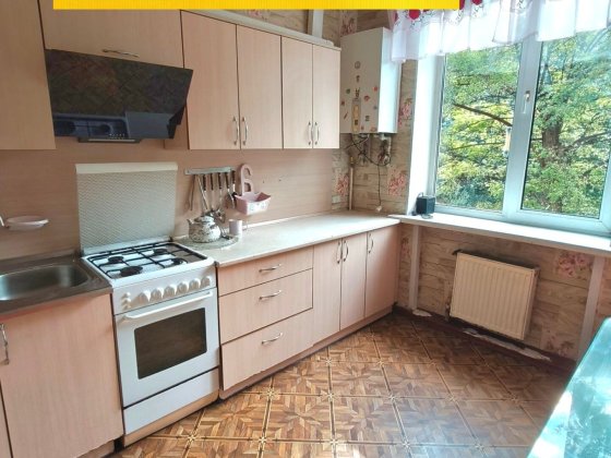 Продам 2 комн. квартиру в самом центре, сталинка,аго Каменское