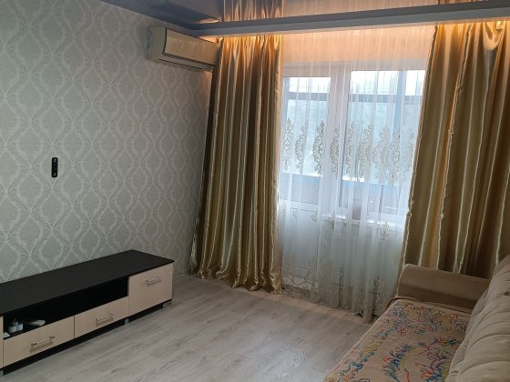 Продается 2 ком. левый берег ул. Дружбы народов Каменское