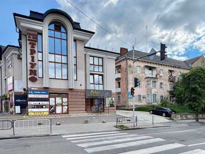 Простора 2-кімнатна квартира в самому центрі Дрогобича – вул. Лесі Українки, 8 - фото 1