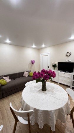 Продам 2-ком.кв Правый берег,с Мебелью и Техникой! - фото 1