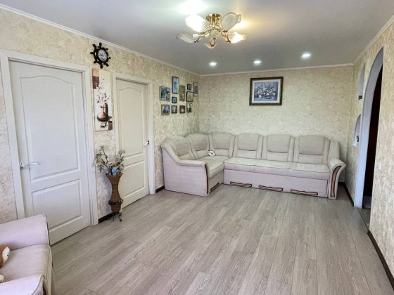 Продам 3-кімнатну квартиру (переплановану з 4-кімнатної) в центрі міста Желтые Воды
