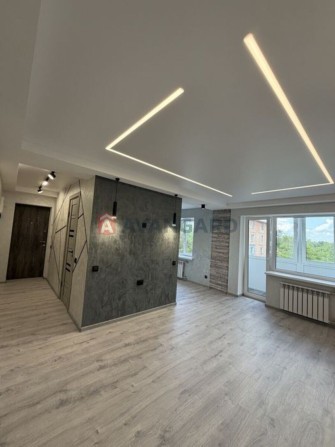 ПРОДАМ 2к. кв. з якісним ремонтом біля Центру (пр. Аношкіна, 82) - фото 1