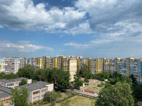 Продам простору 2-кімнатну квартиру 87 м² у центрі Лівого берега Кам'янське