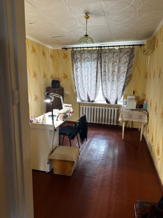 Продам двокімнатну квартиру біля ринку м. Ізюм. - фото 1