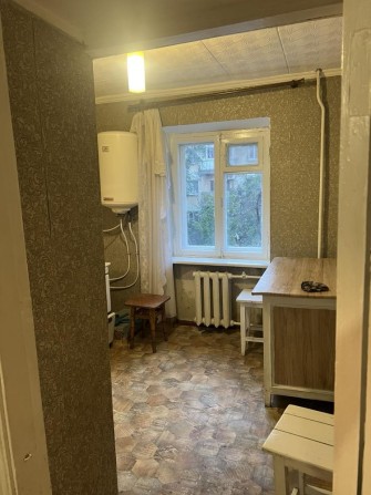 Продам 1 комнатную 2 этаж - фото 1