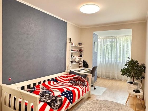 Продам комфортную 4 ком квартиру на 3 этаже с ремонтом и мебелью. Черноморск