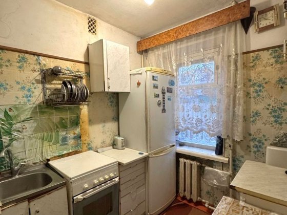 Продам квартиру ( гостинка) центр Черноморск