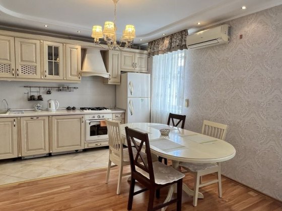 Продаю укомплектованую  морскую  2х ком квартиру  с ремонтом Чорноморськ