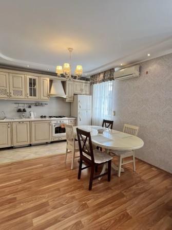 Продаю укомплектованую  морскую  2х ком квартиру  с ремонтом - фото 1