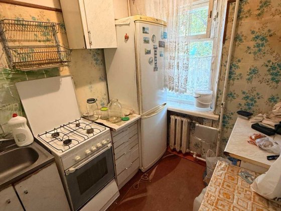 Продам квартиру гостиничного типа на низком этаже Черноморск