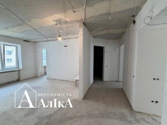 Продам велику 3-кімнатну квартиру в центральні частині міста Каменец-Подольский