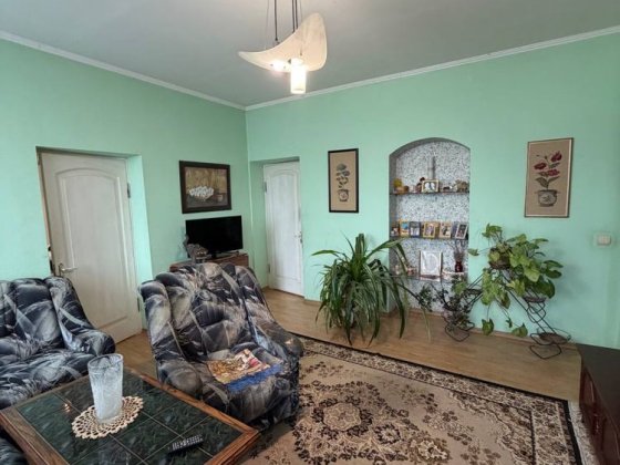 Продам затишну 5 кімнатну квартиру в центрі міста. Каменец-Подольский