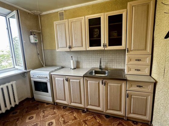 Продам велику однокімнатну квартиру Черноморск
