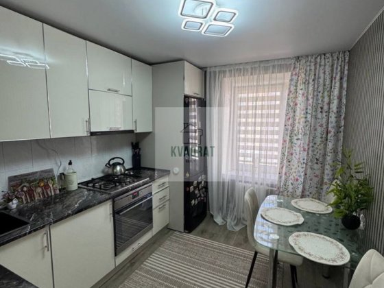 Продам 3-х кімнатну квартиру з меблями та технікою в центрі міста Каменец-Подольский