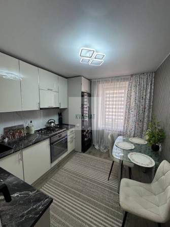 Продам 3-х кімнатну квартиру з меблями та технікою в центрі міста - фото 1