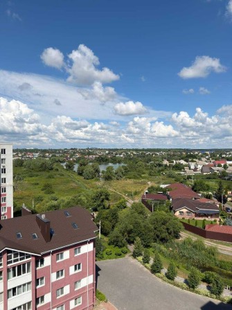 Продам 2 кімнатну 64.4м видову квартиру з газовим опаленням у центрі Гостомеля - фото 1