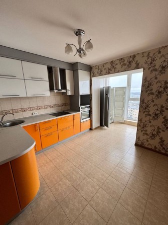 Продам трехкомнатную квартиру в новом современном доме - фото 1