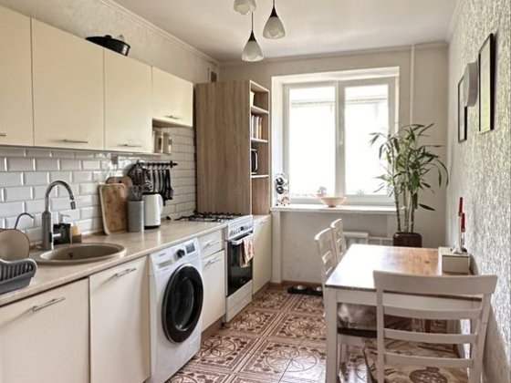 У продажу 4 кімнатна квартира, 3 поверх Чорноморськ