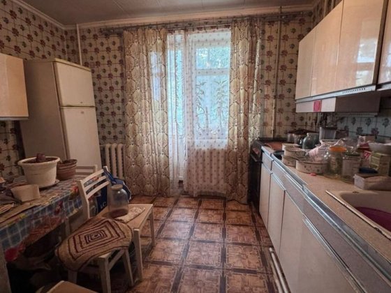 Продам двокімнатну  квартиру чеського планування на 2 поверсі Коростень