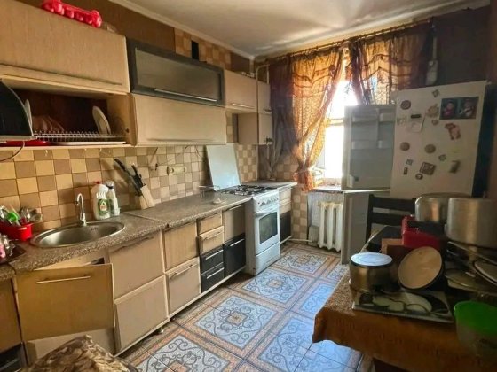 Продається трикімнатна квартира 
Районі Київської Коростень
