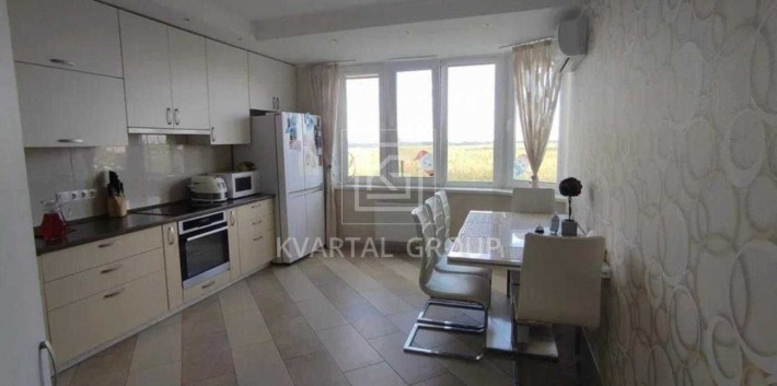 Простора 4-к квартира 122 м² з панорамним видом на ліс у Коцюбинському - фото 1
