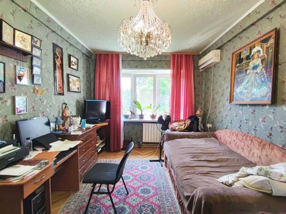 Продам 2-кім квартиру Коцюбинське вул. Доківська ЦЕНТР, поверх 1, заг. 44 м2, є свій льох та комора Коцюбинське