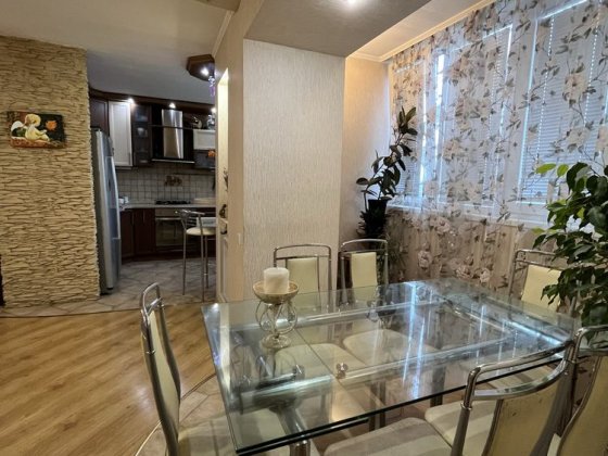 Квартира з автономним газ опаленням, 3 спальні, велика кухня Конотоп